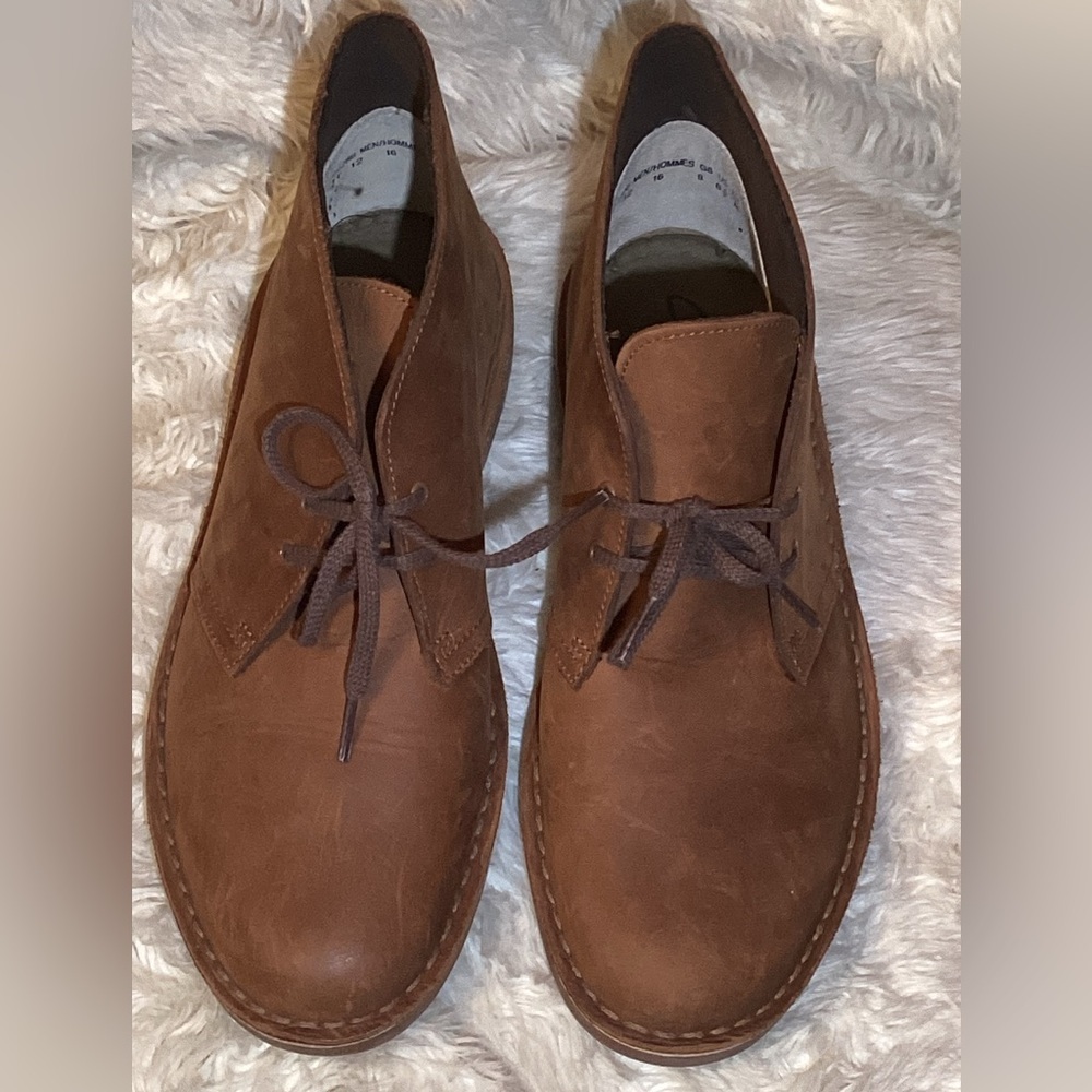 Clarks Bushacre  brown leather desert boots size 8.5